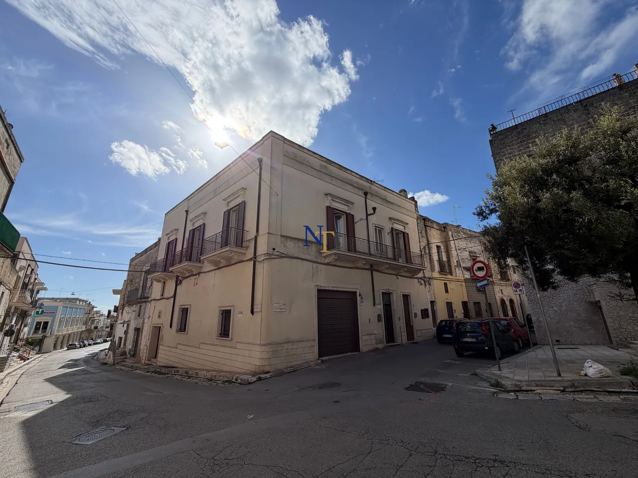 Elegant Townhouse with Garage, Guest House and Panoramic Terrace for Sale in Oria