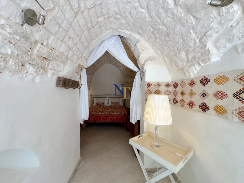 Historic House with Private Courtyard and Panoramic Terraces for Sale in Ostuni — 6