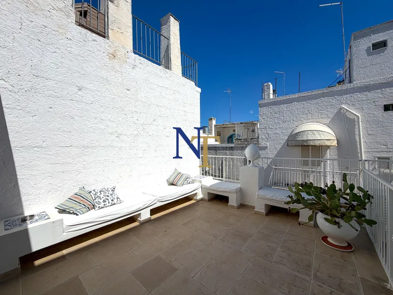 Charming Townhouse with Panoramic Terrace for Sale in Ostuni — 4