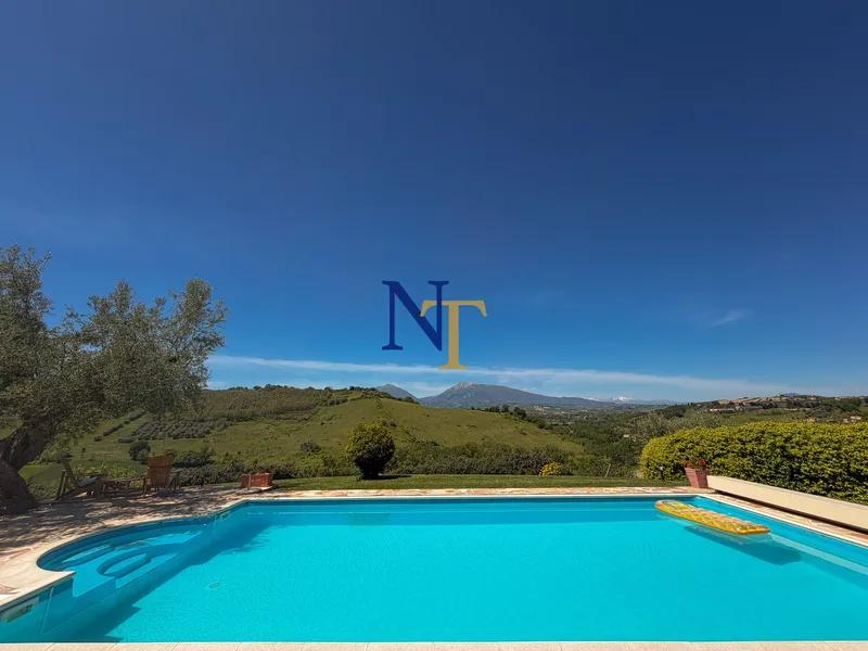 Panoramic Villa with Heated Infinity Pool for Sale in Bellante, Abruzzo — 5