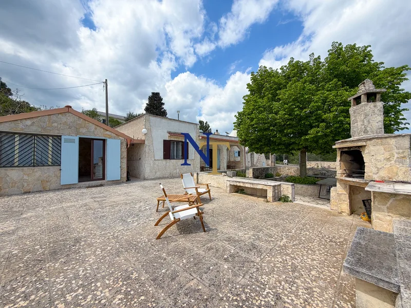 Trullo and Stone Farmhouse with Guest Annex for Sale in the Itria Valley — 3