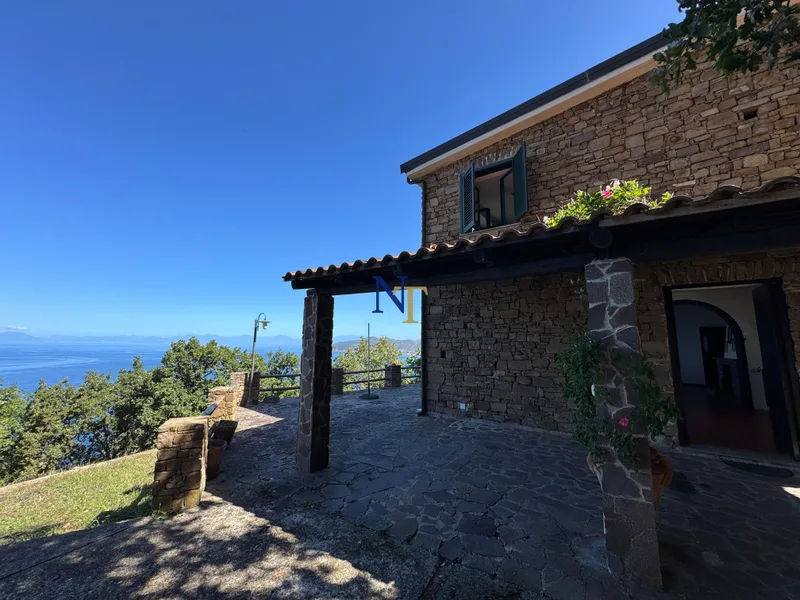 3-Bedroom Villa with Panoramic Sea Views for Sale in Punta Licosa — 2