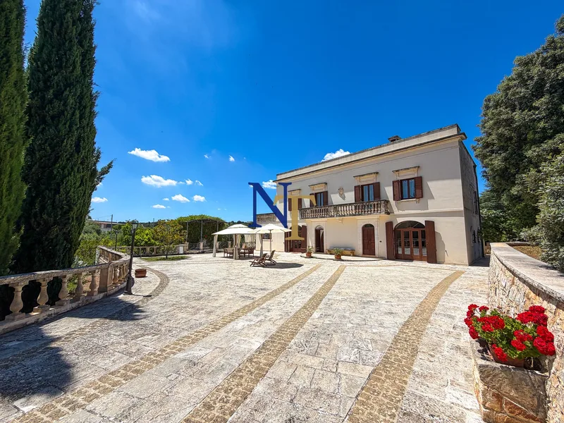 Historic 5-Bedroom Villa with 6,784 sqm of Land for Sale in Valle d’Itria — 5