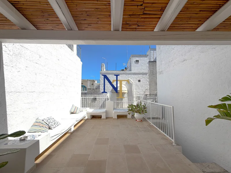 Charming Townhouse with Panoramic Terrace for Sale in Ostuni — 3