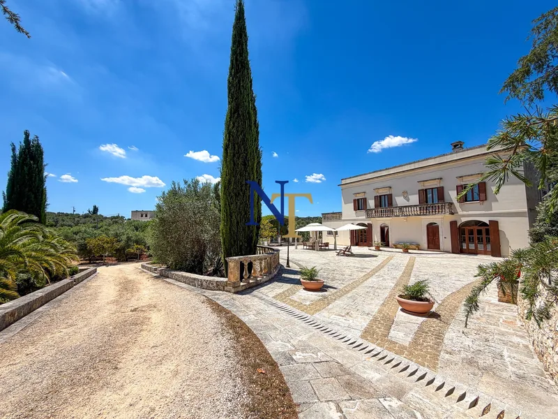 Historic 5-Bedroom Villa with 6,784 sqm of Land for Sale in Valle d’Itria — 4