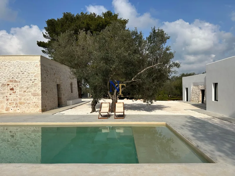 Villa with Restored Trullo and Guest Annex for Sale in Ceglie Messapica — 3
