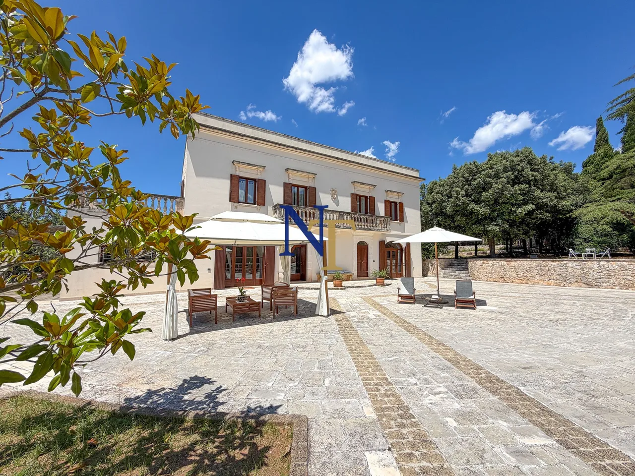 Historic 5-Bedroom Villa with 6,784 sqm of Land for Sale in Valle d’Itria
