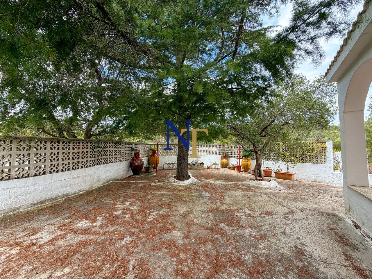 Countryside Property to Renovate with 7,200 sqm of Land for Sale near Ostuni — 2
