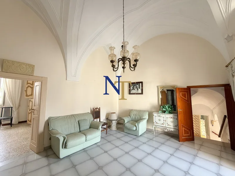 Casa Storica con 2 Camere, Terrazza Panoramica e Vista Mare in Vendita a Ostuni — 4