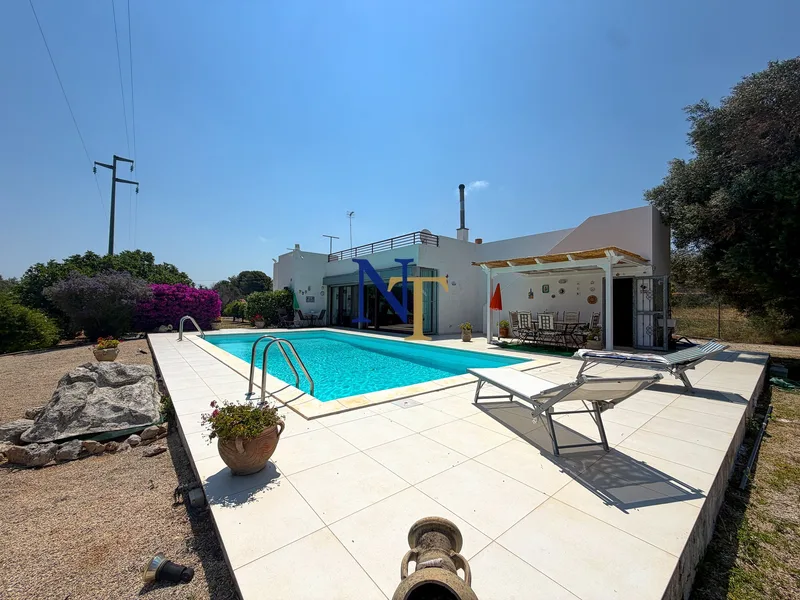 Villa with Private Pool and 3,764 sqm of Land for Sale in Puglia — 2
