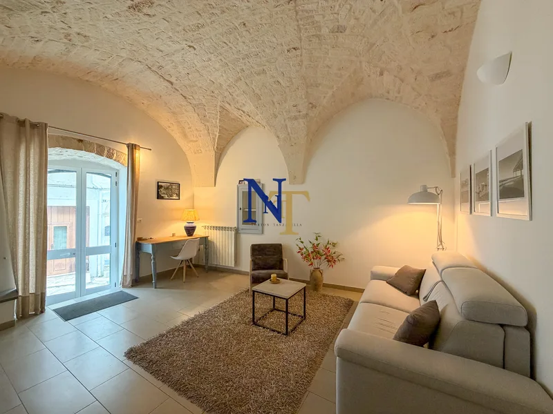 Spacious Independent House with 3 Entrances for Sale in Ceglie Messapica — 3