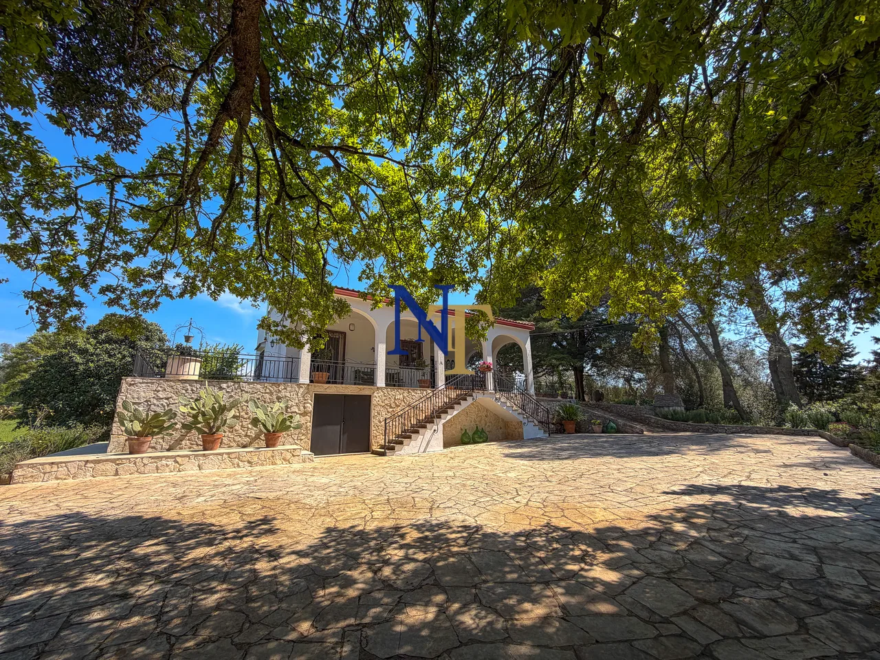 Villa with Trullo, Private Pool and 7,100 sqm of Land for Sale in Ceglie Messapica