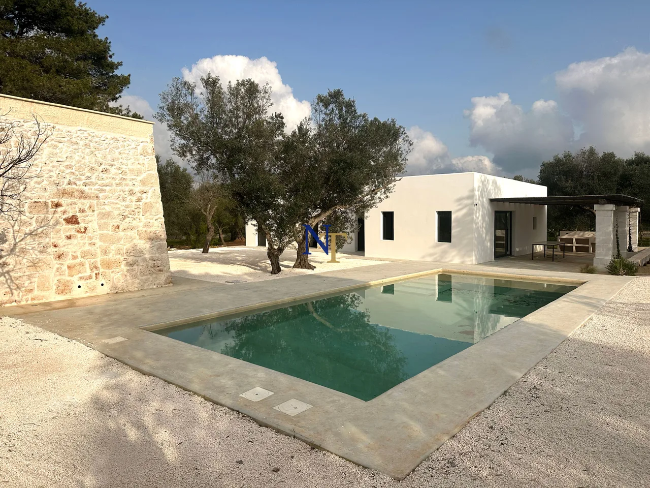 Villa with Restored Trullo and Guest Annex for Sale in Ceglie Messapica — 2