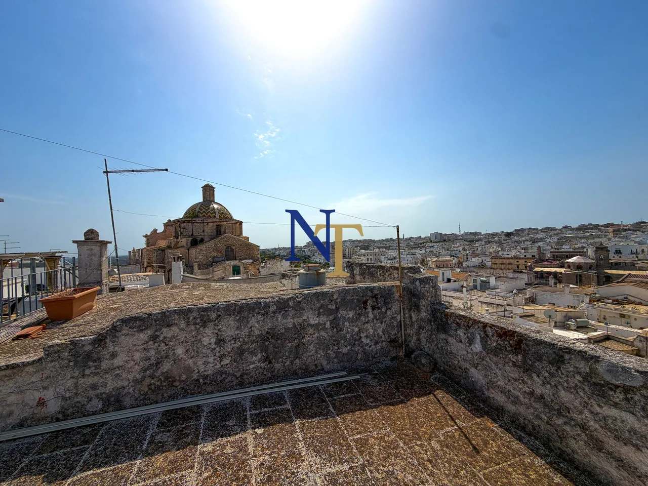 Casa Storica con 2 Camere, Terrazza Panoramica e Vista Mare in Vendita a Ostuni — 2