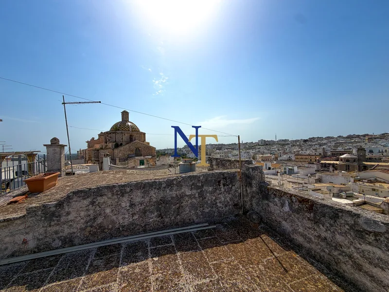 Casa Storica con 2 Camere, Terrazza Panoramica e Vista Mare in Vendita a Ostuni — 2