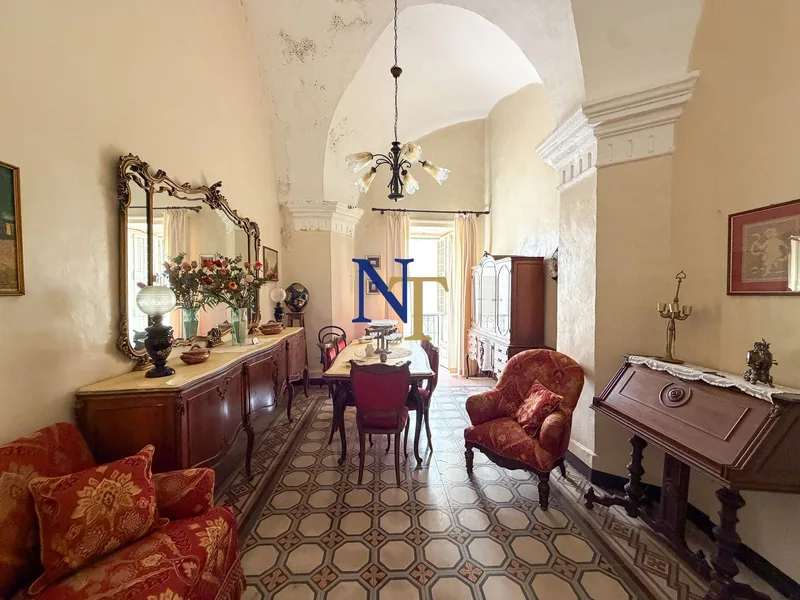 Historic Palazzo with 4 Bedrooms for Sale in Ostuni Old Town — 4