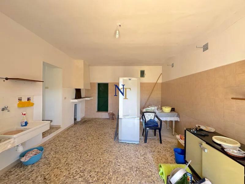 Villa to Renovate with 3,000 sqm of Land for Sale near Ostuni — 6