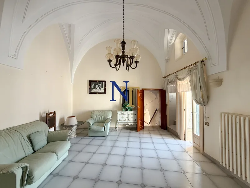 Casa Storica con 2 Camere, Terrazza Panoramica e Vista Mare in Vendita a Ostuni — 5