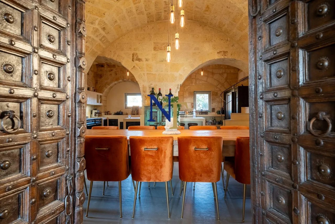 16th-Century Farmhouse with 25,000 sqm Private Park for Sale in Francavilla Fontana — 2