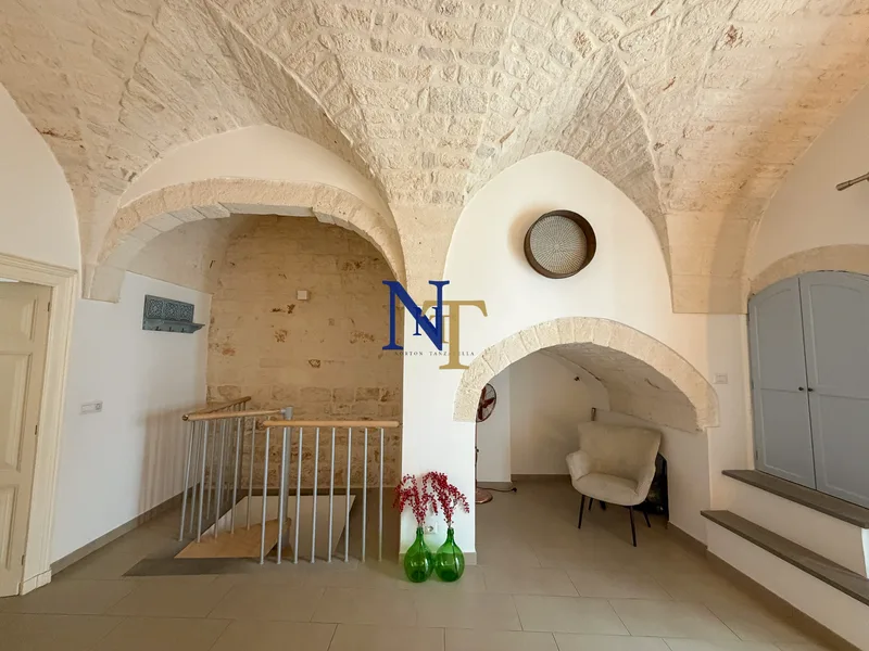 Spacious Independent House with 3 Entrances for Sale in Ceglie Messapica — 5