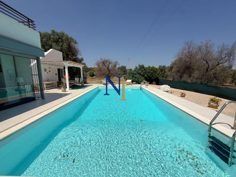 Villa with Private Pool and 3,764 sqm of Land for Sale in Puglia — 4