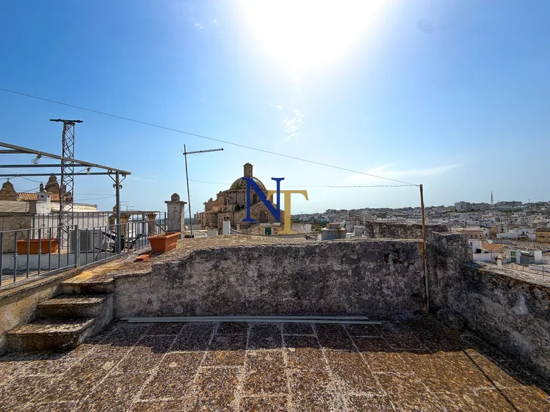 Casa Storica con 2 Camere, Terrazza Panoramica e Vista Mare in Vendita a Ostuni — 3