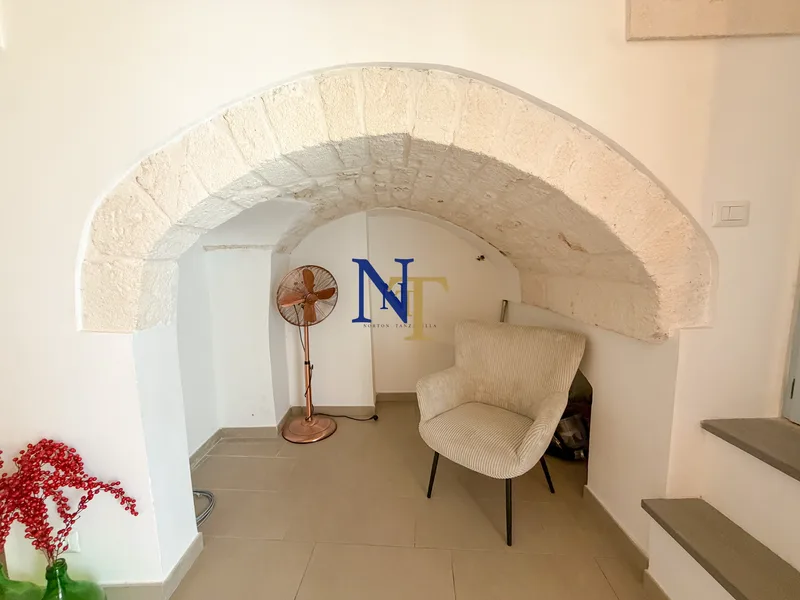 Spacious Independent House with 3 Entrances for Sale in Ceglie Messapica — 7