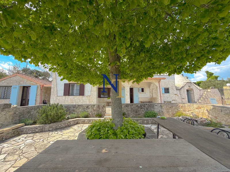 Trullo and Stone Farmhouse with Guest Annex for Sale in the Itria Valley — 4