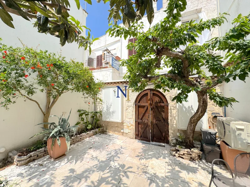 Historic House with Private Courtyard and Panoramic Terraces for Sale in Ostuni — 5