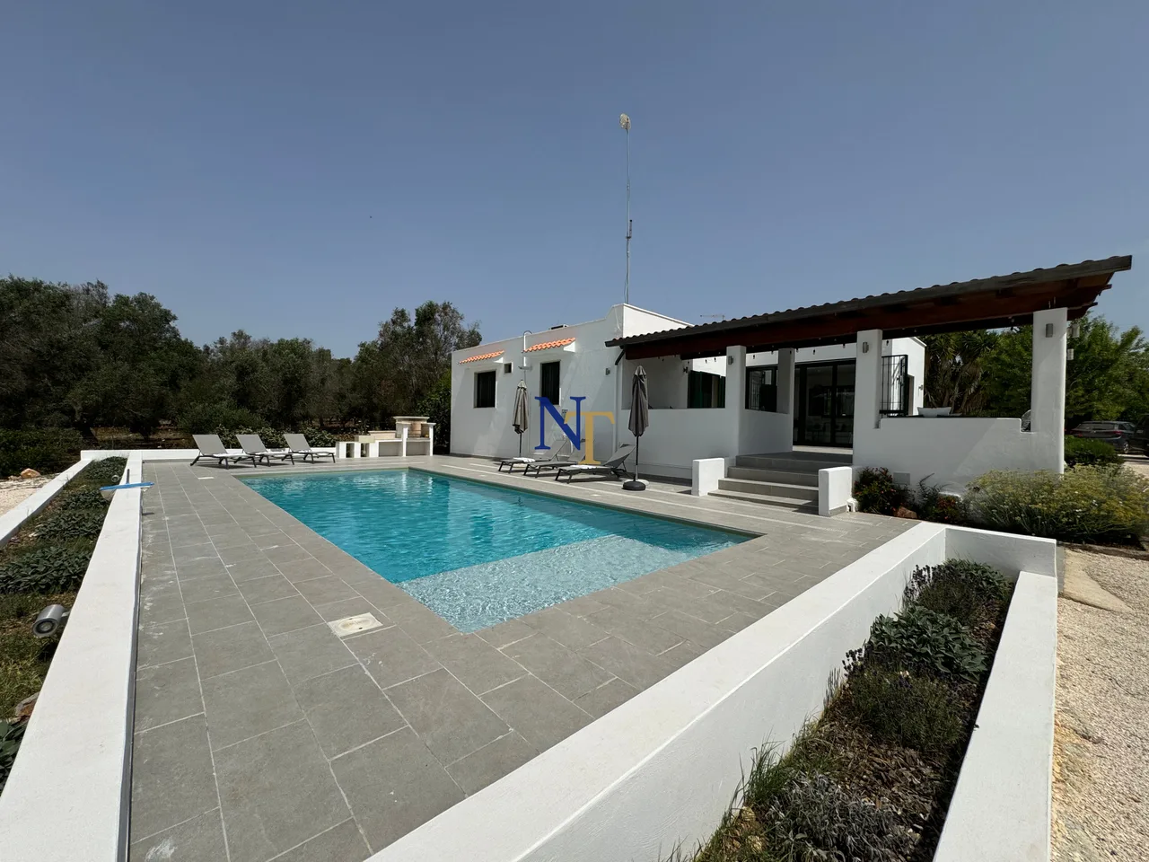 3-Bedroom Villa with Pool and 1 Hectare of Land for Sale near Ceglie Messapica