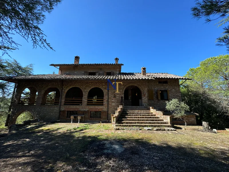 Unique 7-Bedroom Country House with Panoramic Views for Sale in Mount Peglia, Umbria — 4