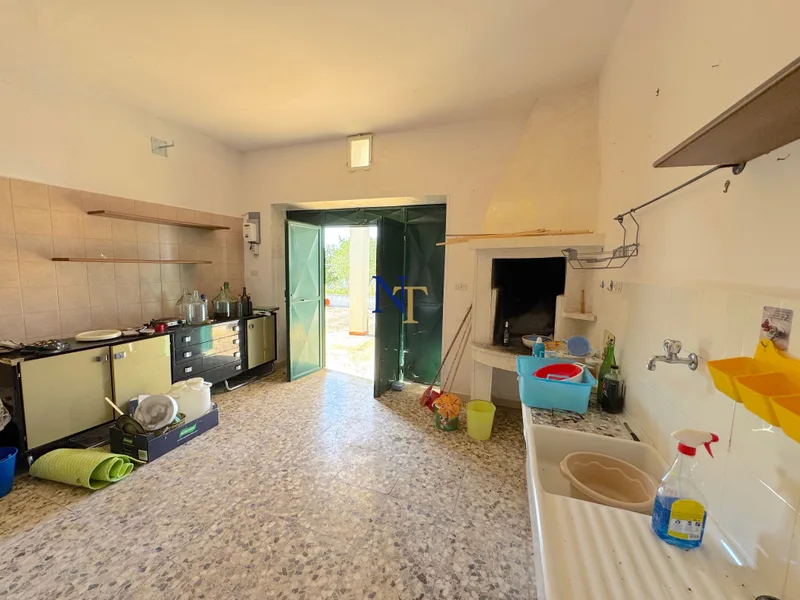 Villa to Renovate with 3,000 sqm of Land for Sale near Ostuni — 7