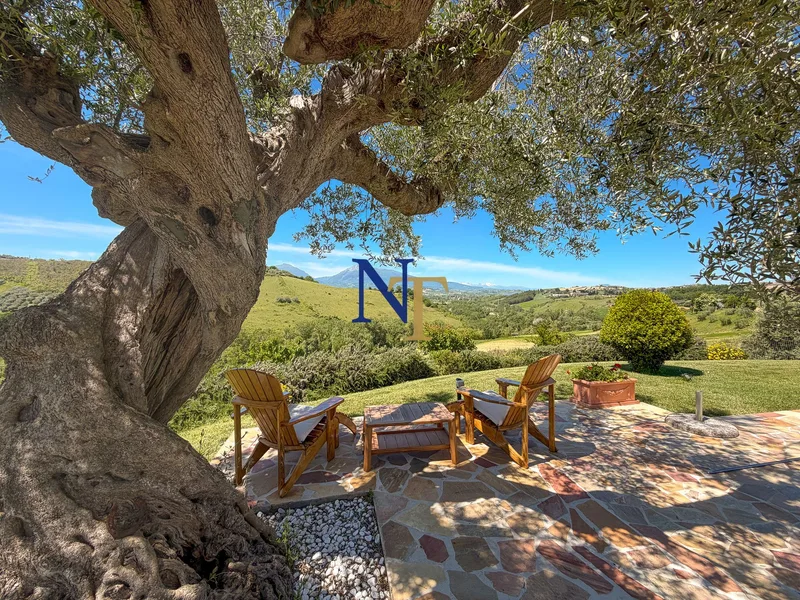 Panoramic Villa with Heated Infinity Pool for Sale in Bellante, Abruzzo — 6