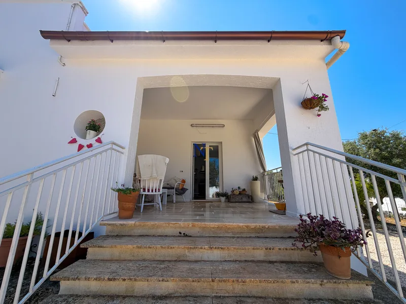 Villa with Saracen Trullo and 5,066 sqm of Land for Sale near Ostuni — 3
