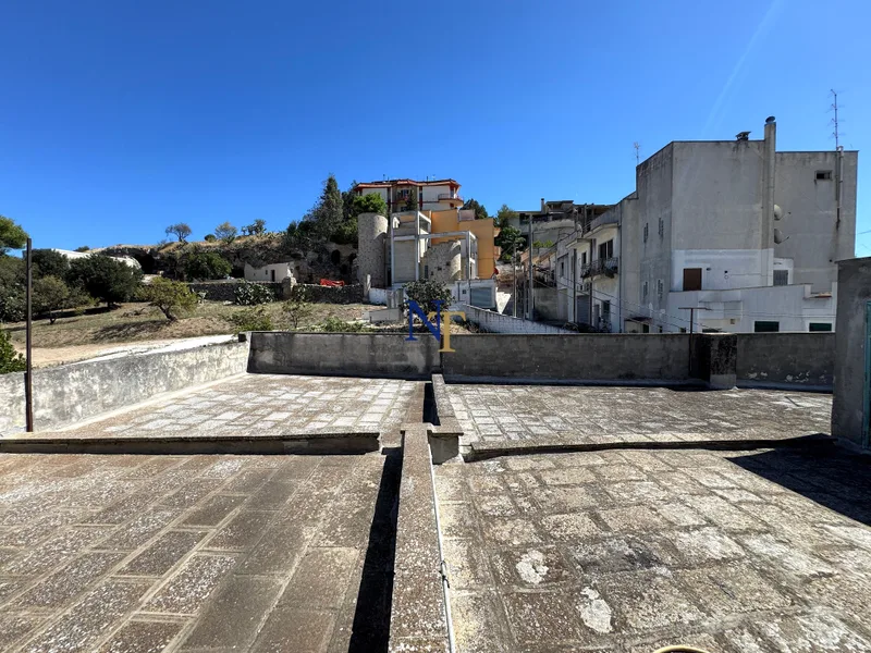 Historic Townhouse with 120 sqm Rooftop Terrace for Sale in Oria — 3