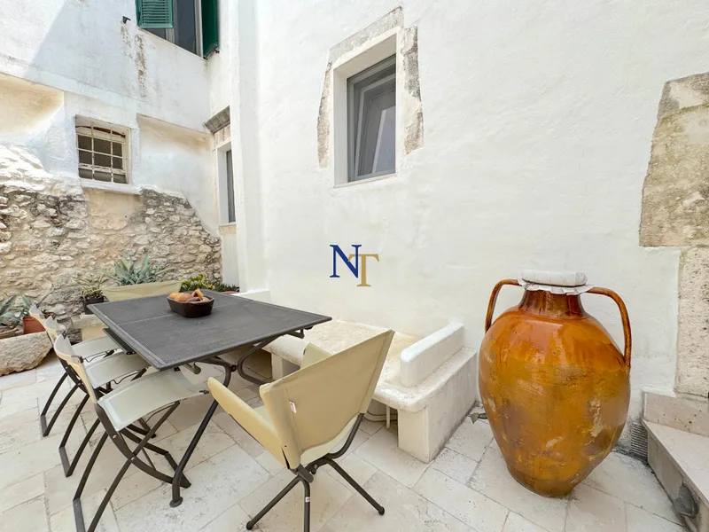 Historic House with Private Courtyard and Panoramic Terraces for Sale in Ostuni — 4